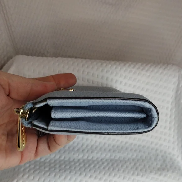 Michael Kors Large Pebbled Light Blue Leather Continental Wallet - Picture 5 of 12